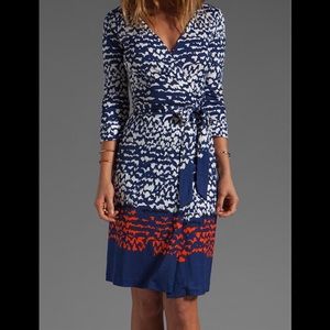 Diane Von Furstenberg printed wrap dress - Size 6